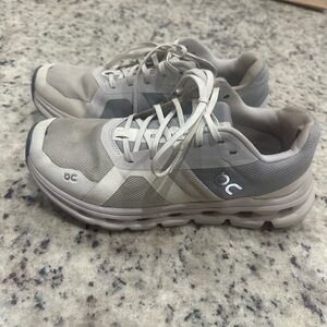 Women’s On CloudRunner, White/Frost